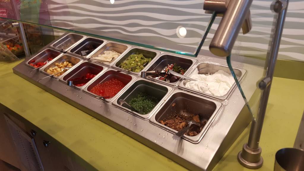 Menchies Frozen Yogurt | bakery | 8464 N Friant Rd, Fresno, CA 93720, USA | 5594122444 OR +1 559-412-2444