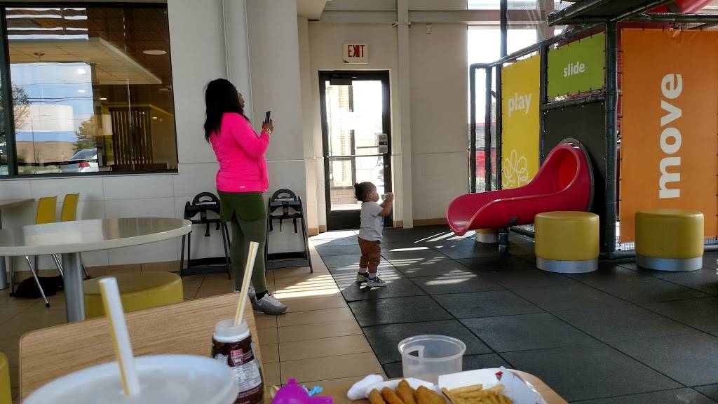 McDonalds | cafe | 34900 W Warren Ave, Westland, MI 48185, USA | 7344223704 OR +1 734-422-3704