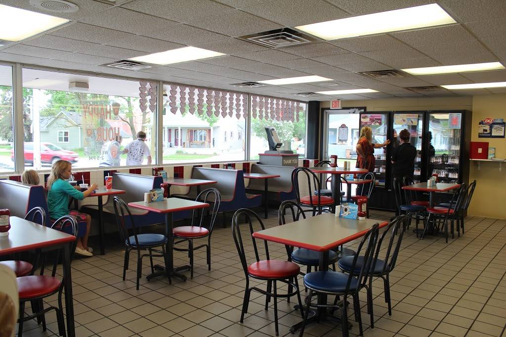 Dairy Queen | restaurant | 1317 17th Ave, Bloomer, WI 54724, USA | 7155681320 OR +1 715-568-1320