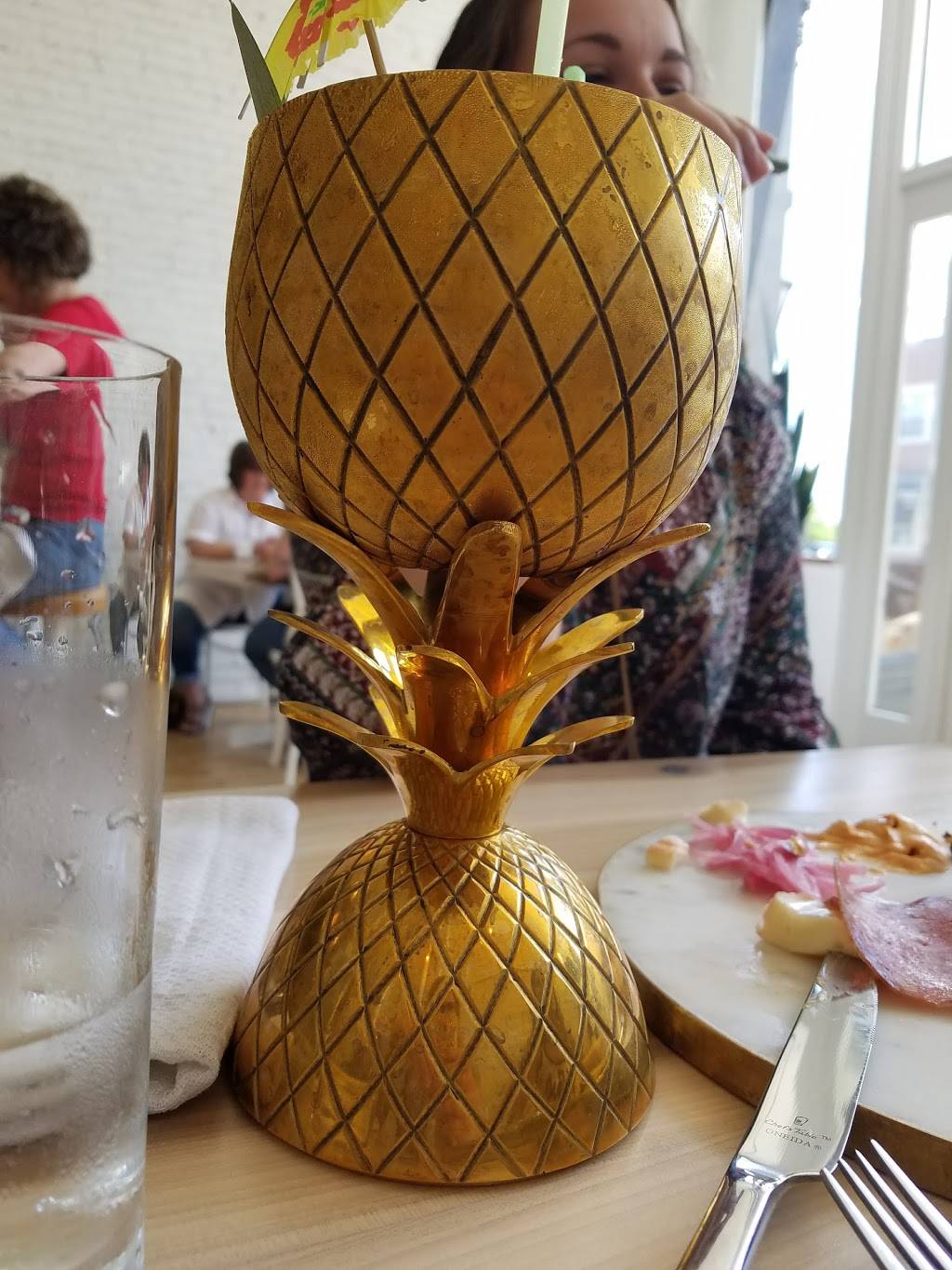 The Public House | restaurant | 811 Adams St, Bay City, MI 48708, USA | 9897781779 OR +1 989-778-1779