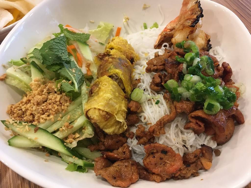 Pho Soho | restaurant | 925 Rathburn Rd E, Mississauga, ON L4W 4C3, Canada | 9058972888 OR +1 905-897-2888