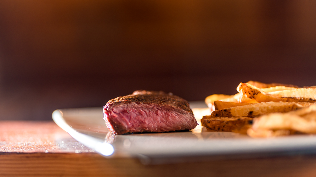 Billy Bobs - Under the Water Tower | restaurant | 105 E Broadway St, Ogden, IL 61859, USA | 2175822277 OR +1 217-582-2277