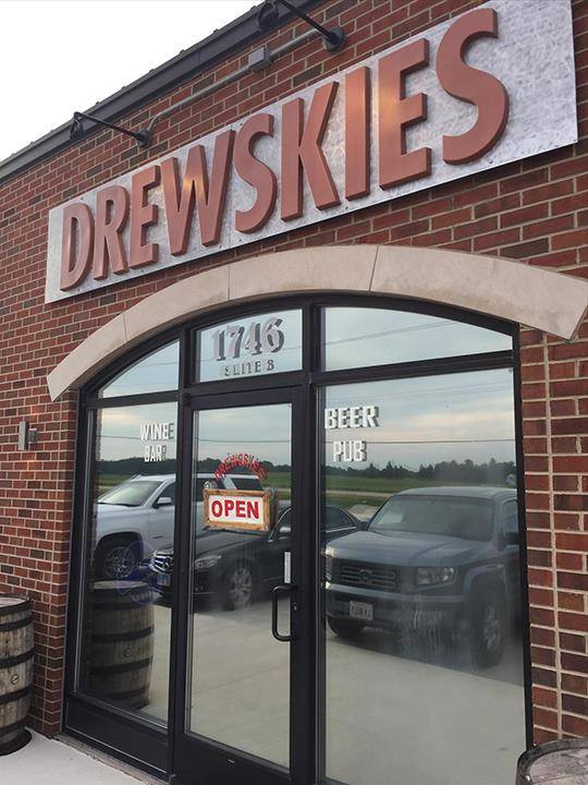 Drewskies Wine Bar & Beer Pub | restaurant | 1746 W US Hwy 6 suite b, Peru, IL 61354, USA | 8156638422 OR +1 815-663-8422