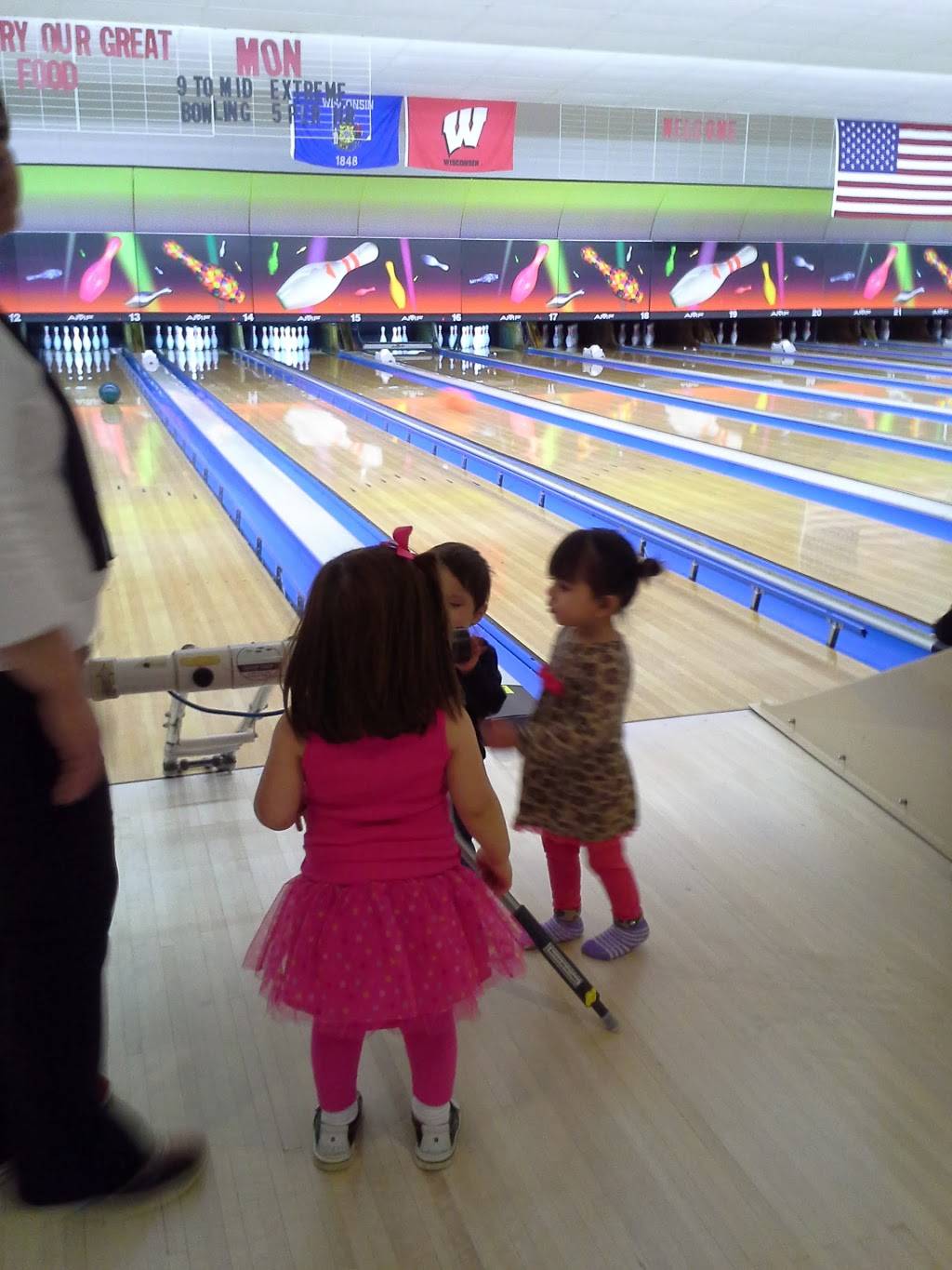 Ledgeview Lanes Inc | restaurant | 170 Prairie Rd, Fond du Lac, WI 54935, USA | 9209231233 OR +1 920-923-1233