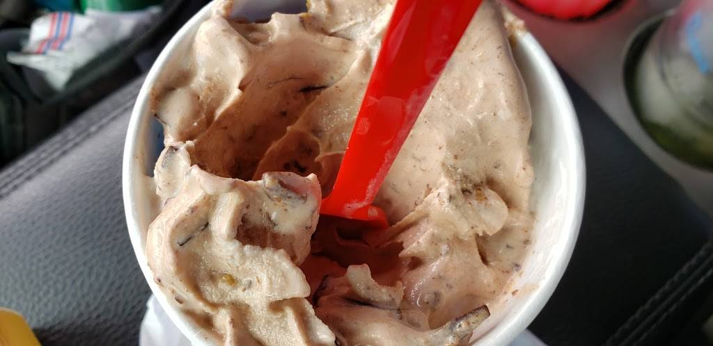 Dairy Queen Grill & Chill | restaurant | 701 WI-136, Baraboo, WI 53913, USA | 6083566313 OR +1 608-356-6313