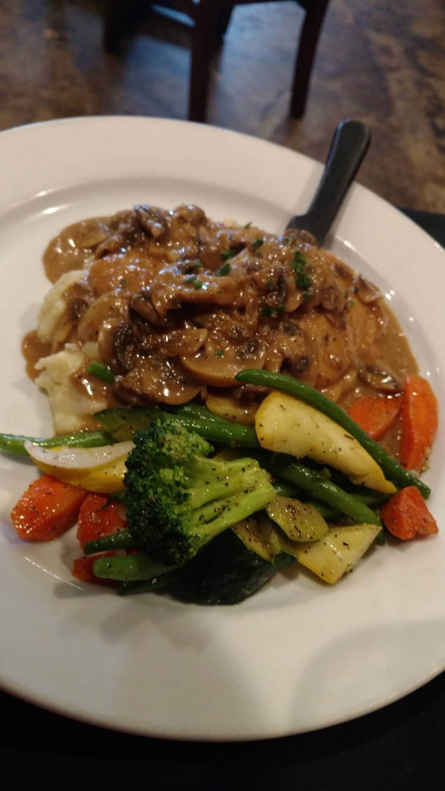 Karlines Restaurant & Bar | restaurant | 1100 Center St, Redding, CA 96001, USA | 5302447663 OR +1 530-244-7663