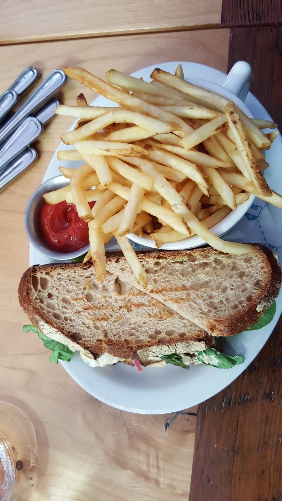 Blue Barn Chestnut | meal takeaway | 2105 Chestnut St, San Francisco, CA 94123, USA | 4154413232 OR +1 415-441-3232