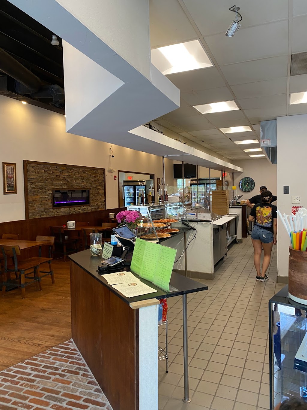 La Toscanas Pizzeria | restaurant | 99 Central St, Wellesley, MA 02482, USA | 7812350316 OR +1 781-235-0316