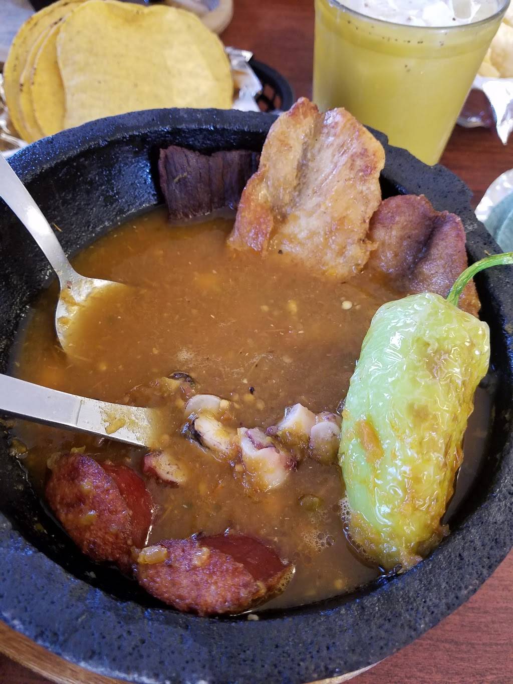 El Zarandeado | restaurant | 6500 Central Ave SE, Albuquerque, NM 87108, USA | 5052660143 OR +1 505-266-0143