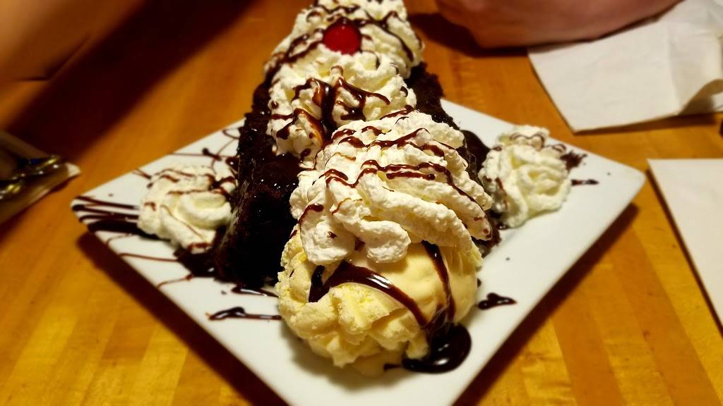 Donatellis | restaurant | 2692 Co Rd E East, St Paul, MN 55110, USA | 6517779199 OR +1 651-777-9199