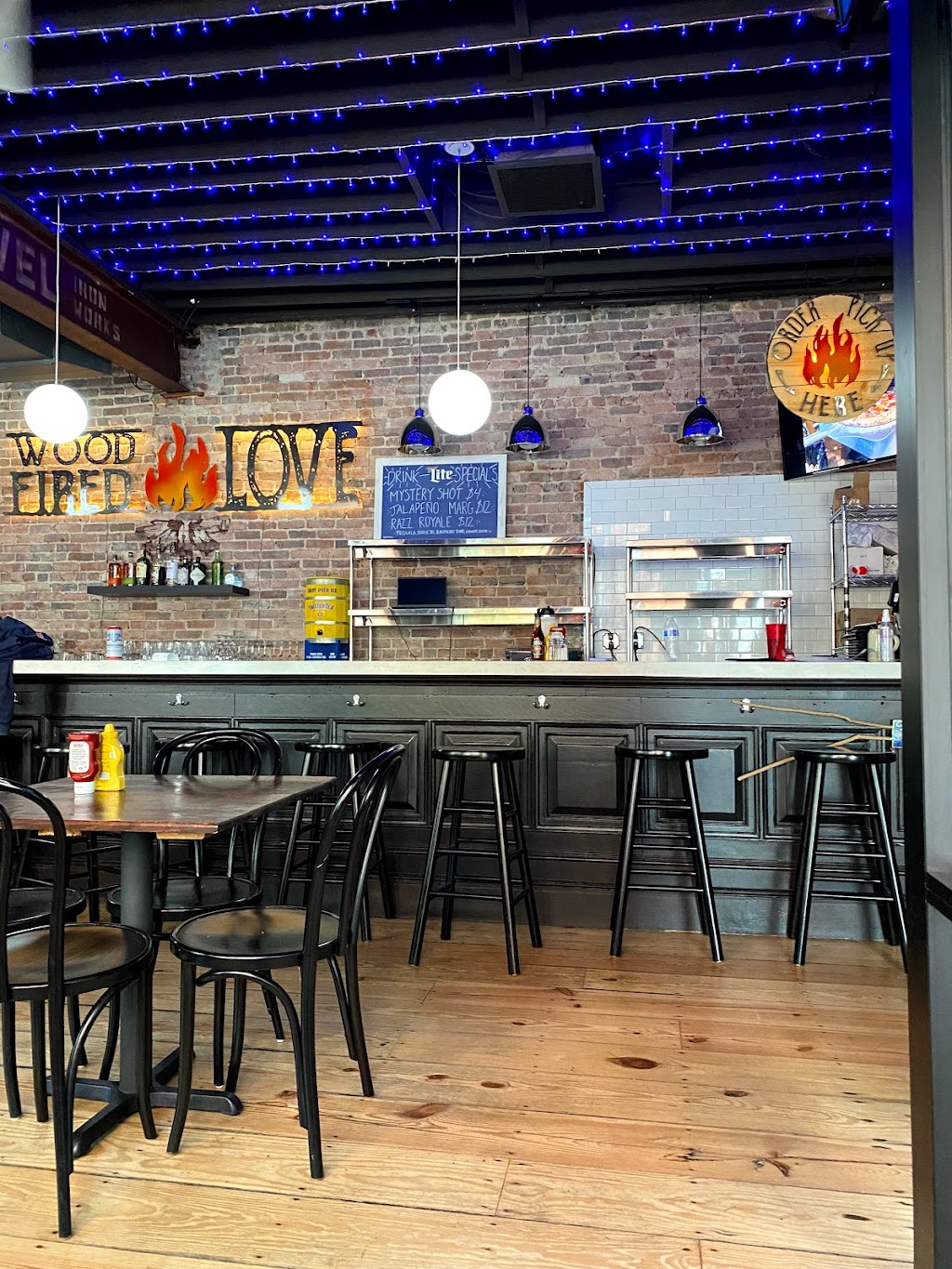 The Squealing Pig | restaurant | 134 Smith St, Boston, MA 02120, USA | 6173225299 OR +1 617-322-5299