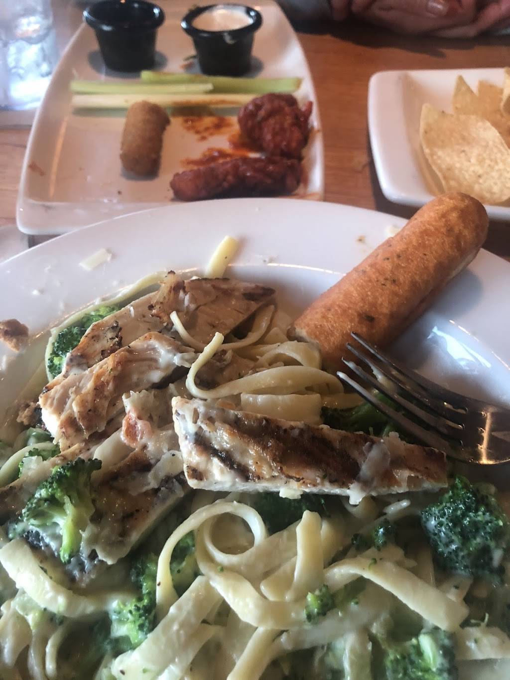 Applebees Grill + Bar | restaurant | 2415 I-20, Grand Prairie, TX 75052, USA | 9725221960 OR +1 972-522-1960