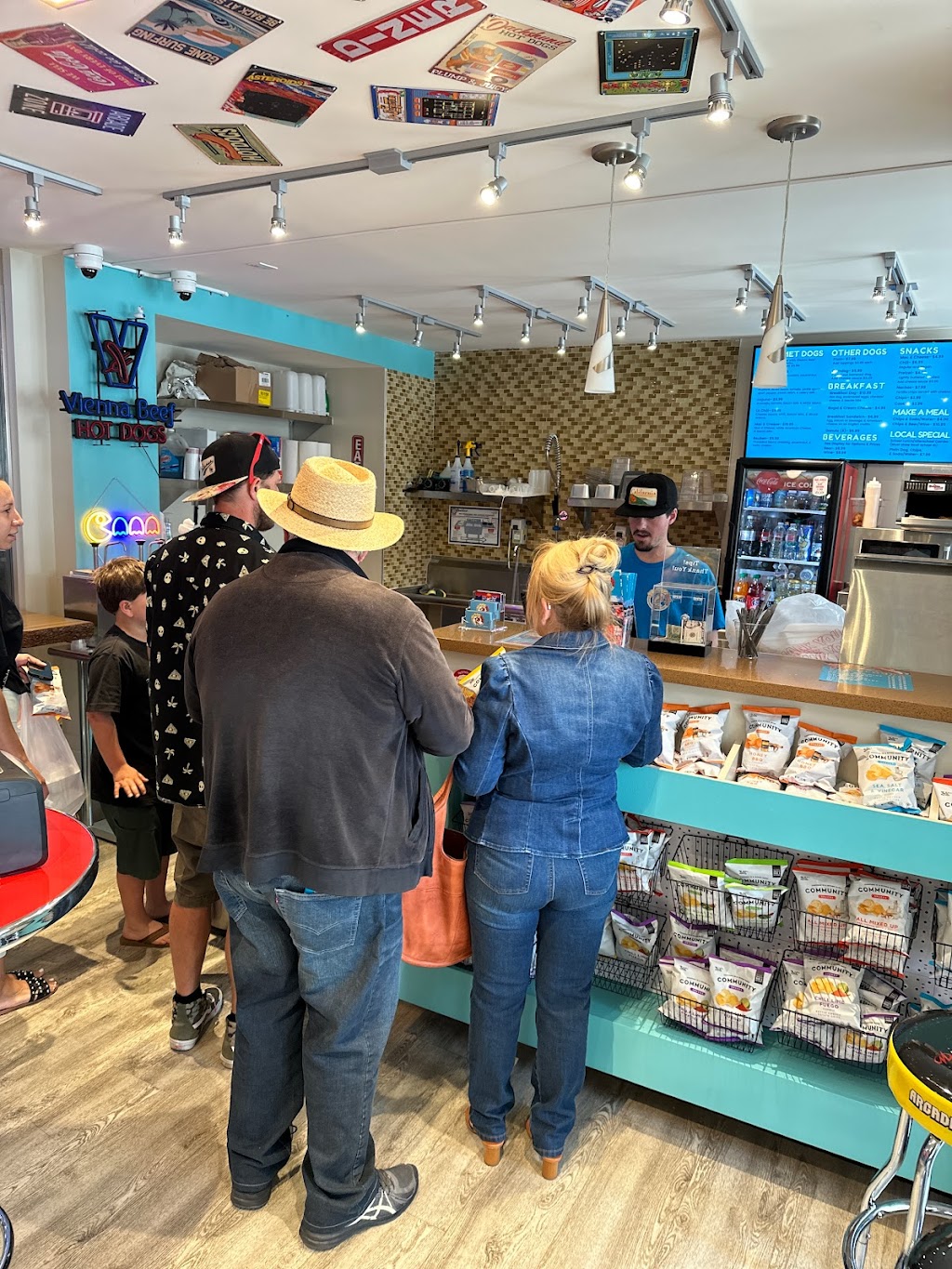 Yummy Dogs Gourmet Hot Dogs & Arcade | restaurant | 381 Forest Ave # 100A, Laguna Beach, CA 92651, USA | 8889866910 OR +1 888-986-6910