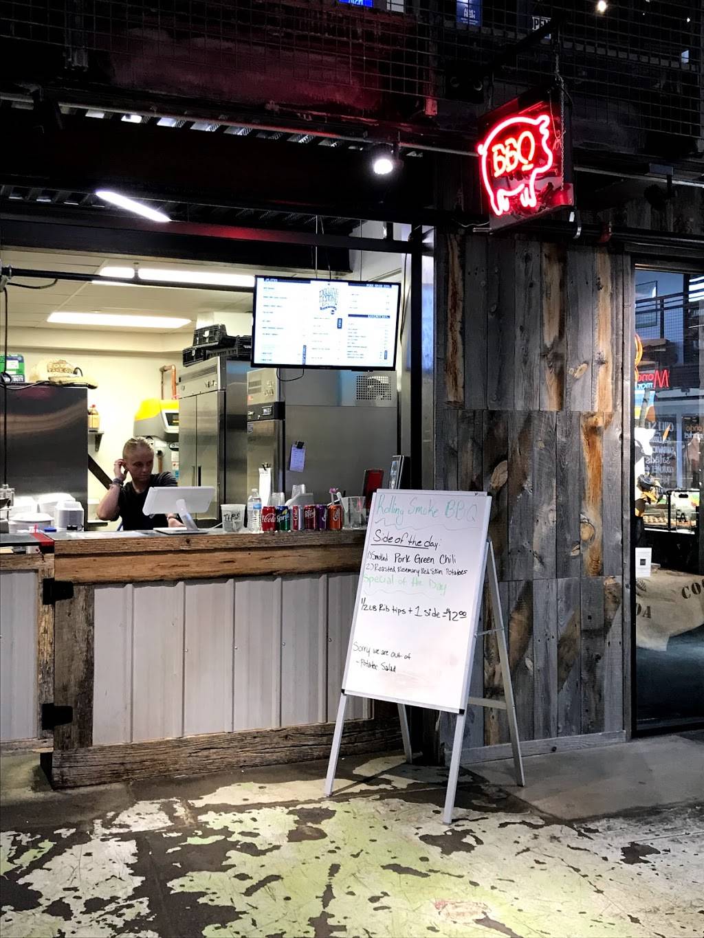 Rolling Smoke BBQ | restaurant | 2501 Dallas St, Aurora, CO 80010, USA | 7205734142 OR +1 720-573-4142