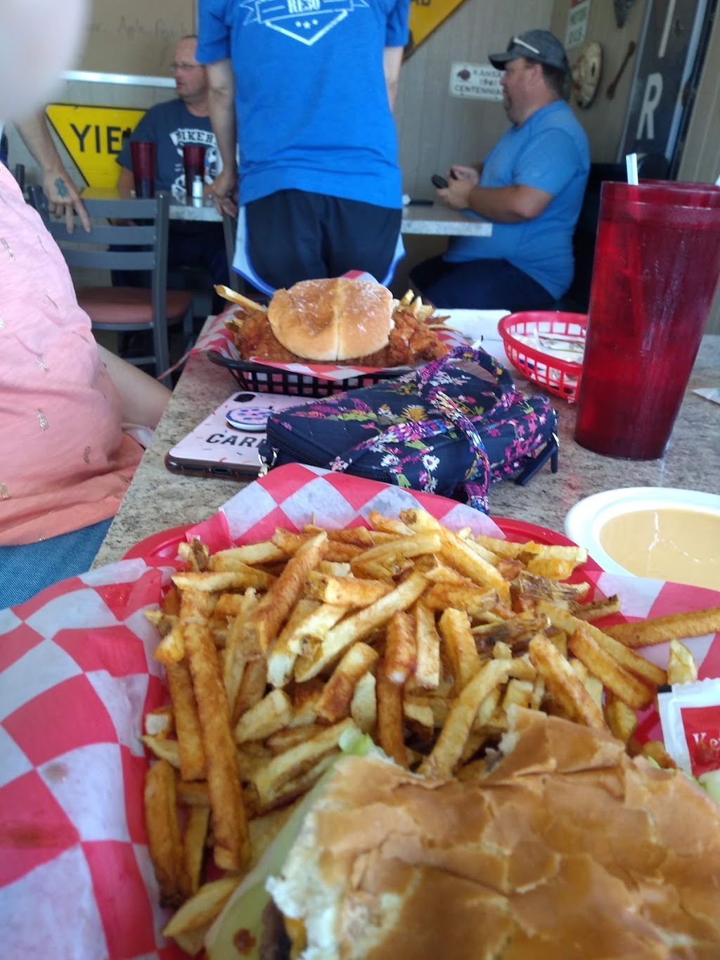 Hys Filling Station | restaurant | 700 W Mary St, Yates Center, KS 66783, USA | 6206259001 OR +1 620-625-9001