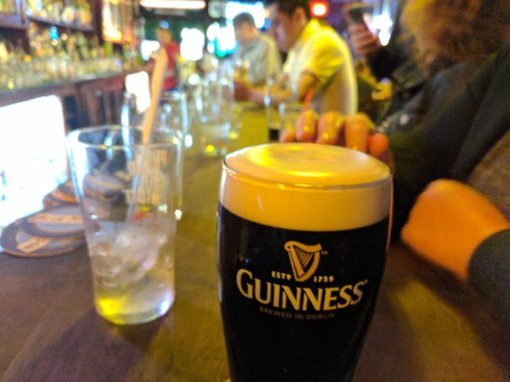 Peter McManus Cafe | restaurant | 152 7th Ave, New York, NY 10011, USA | 9172615504 OR +1 917-261-5504