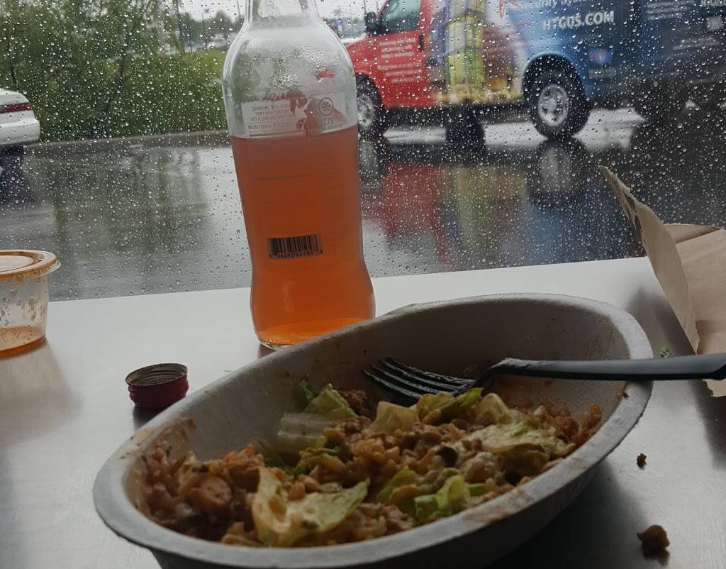 Chipotle Mexican Grill | restaurant | 3292 Elida Rd Ste 100, Lima, OH 45805, USA | 4192213825 OR +1 419-221-3825