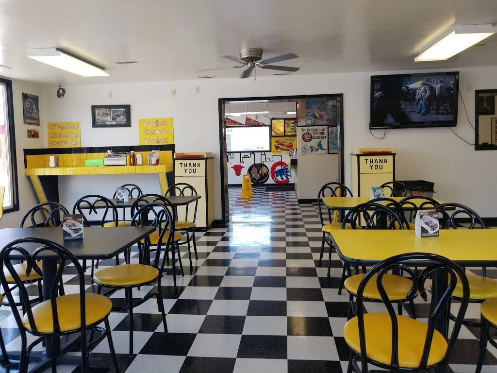 Bugsys Chicago Dog | restaurant | 311 Broadway St, Mt Vernon, IL 62864, USA | 6182423647 OR +1 618-242-3647