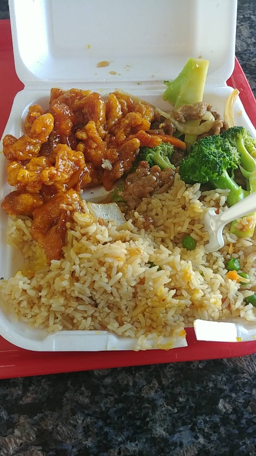 Luckys | restaurant | 5333 S Main St #103, Los Angeles, CA 90037, USA | 3232314636 OR +1 323-231-4636