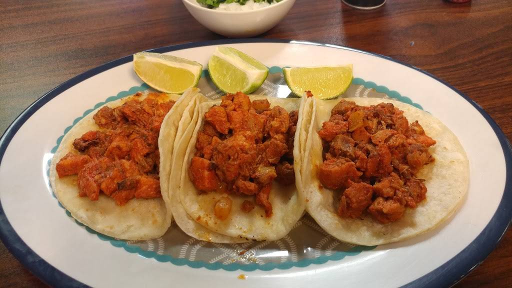 Don Pedros Pupuseria y Taqueria | restaurant | 320 N Main St, Duncanville, TX 75116, USA | 4698867050 OR +1 469-886-7050