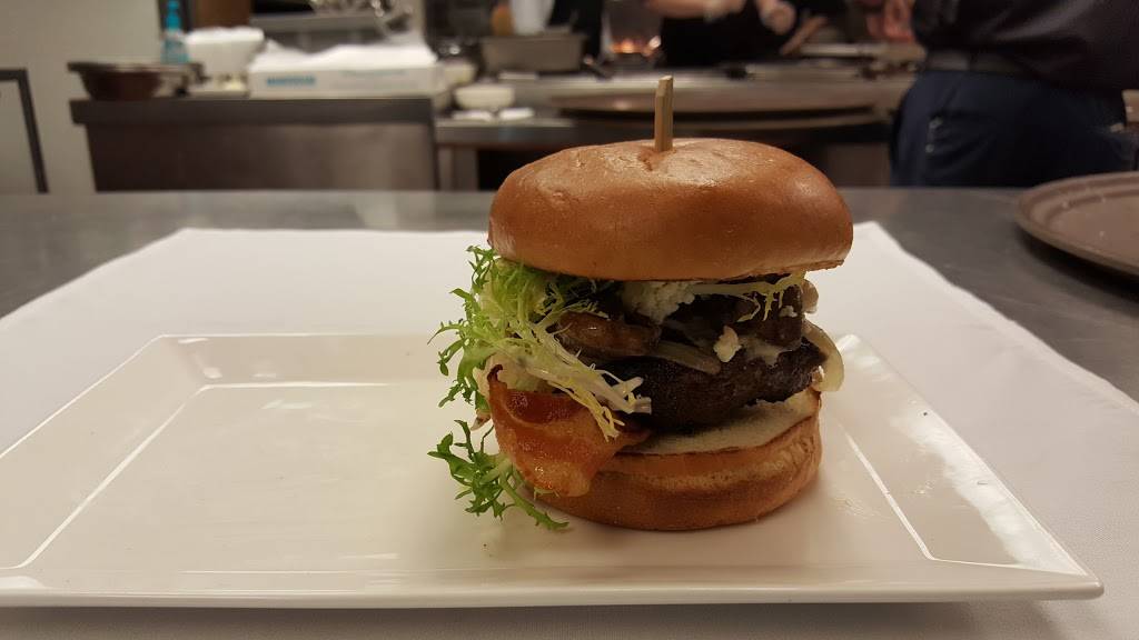 Swampers | restaurant | 10 Hightower Pl, Florence, AL 35630, USA | 2562463663 OR +1 256-246-3663