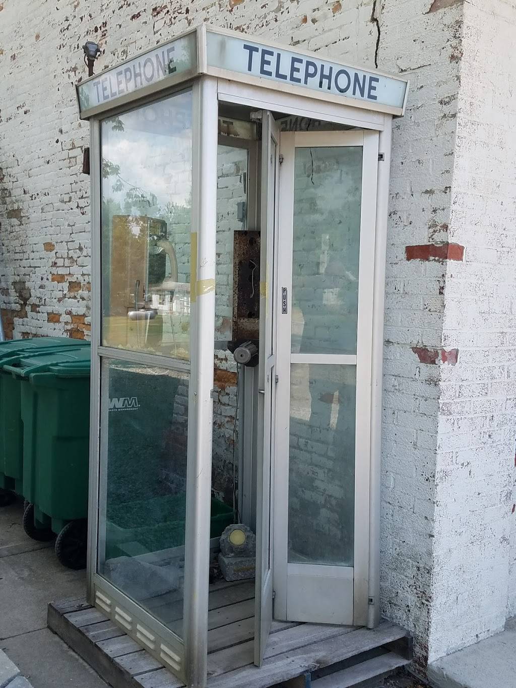 Rays Longbranch | restaurant | 102 W Main St, Drakesville, IA 52552, USA | 6417223355 OR +1 641-722-3355