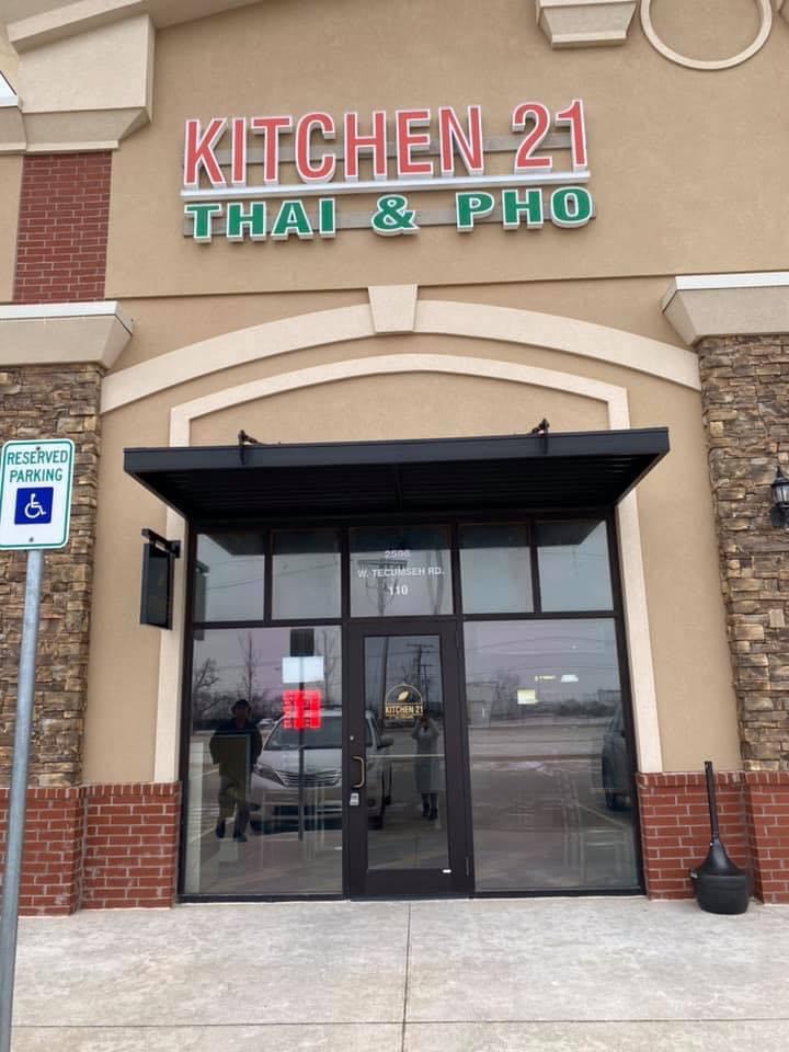 Kitchen 21 Thai & Pho | restaurant | 2596 W Tecumseh Rd Suite 110, Norman, OK 73069, USA | 4058579100 OR +1 405-857-9100