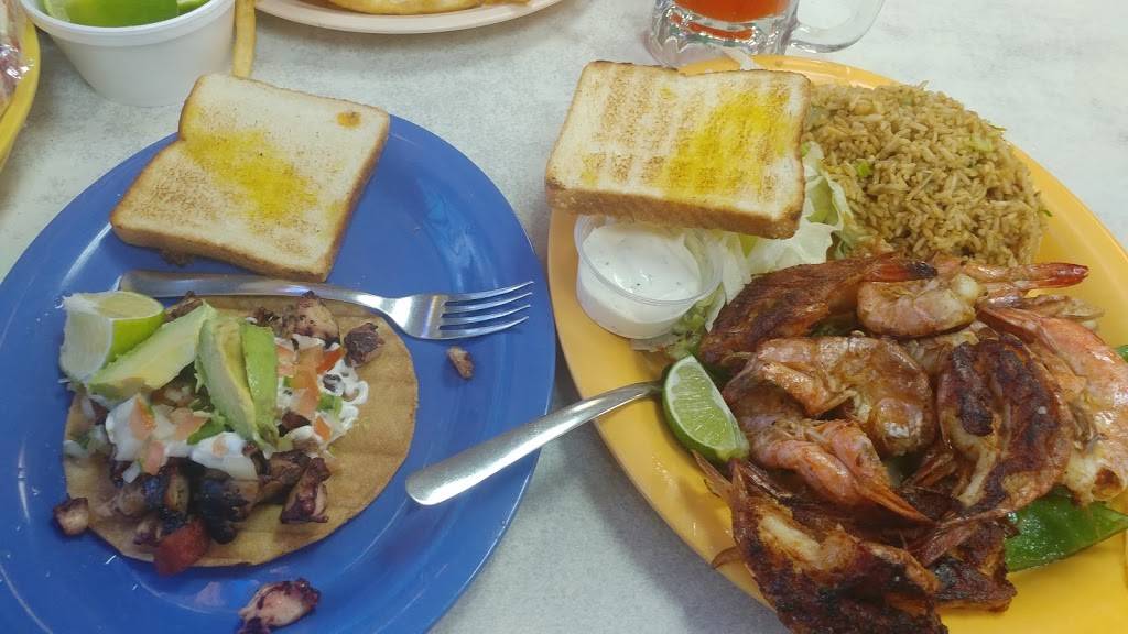 Connies Seafood | restaurant | 7502 Long Point Rd, Houston, TX 77055, USA | 7136883318 OR +1 713-688-3318