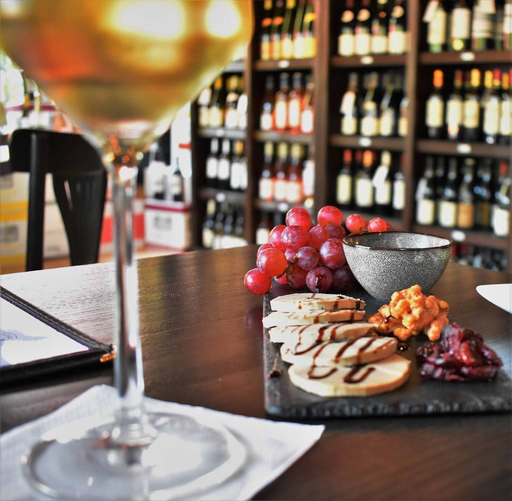 Bistro A Vin | restaurant | 40 Archdale Street corner of Market Street and, Archdale St, Charleston, SC 29401, USA | 8439744441 OR +1 843-974-4441