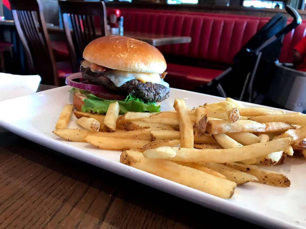 TGI Fridays | restaurant | 11401 NW 12th St, Miami, FL 33172, USA | 3054709885 OR +1 305-470-9885