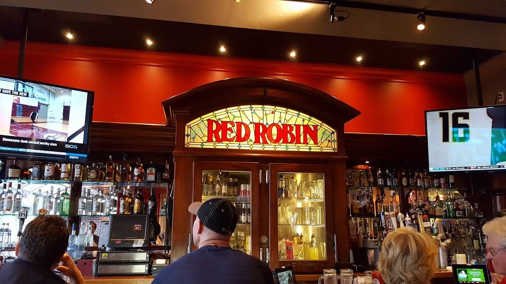 Red Robin Gourmet Burgers and Brews | restaurant | 13056 Fairlakes Shop. Ctr, Fairfax, VA 22033, USA | 7035020334 OR +1 703-502-0334