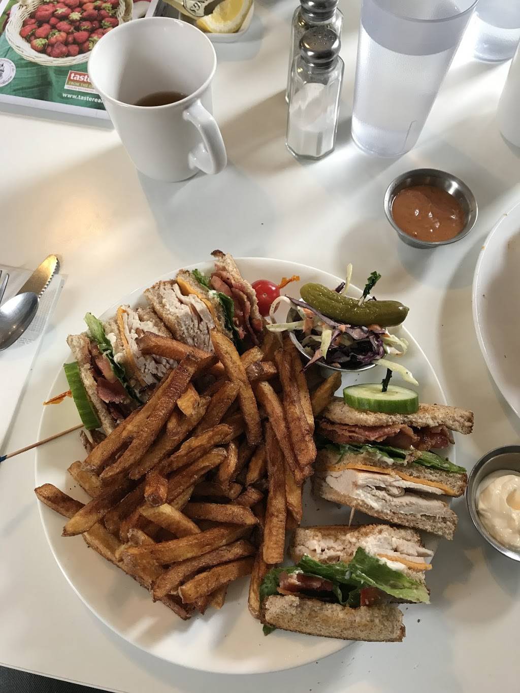 Tinas Homemade Cooking | restaurant | 90 Trafalgar Rd N, Hillsburgh, ON N0B 1Z0, Canada | 5198555837 OR +1 519-855-5837