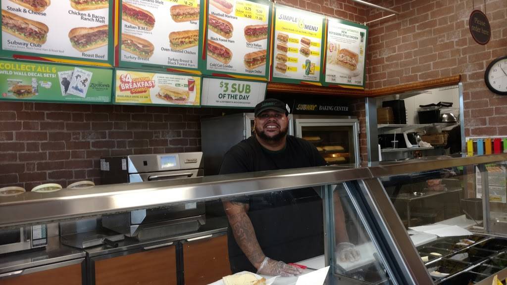 Subway | restaurant | 208 W Guava St, Lady Lake, FL 32159, USA | 3527504929 OR +1 352-750-4929