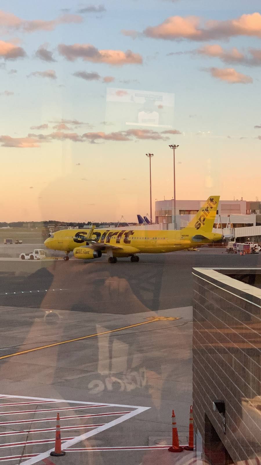 RYO Asian Fusion | restaurant | 1 Harborside Dr, Boston, MA 02128, USA | 6175675424 OR +1 617-567-5424