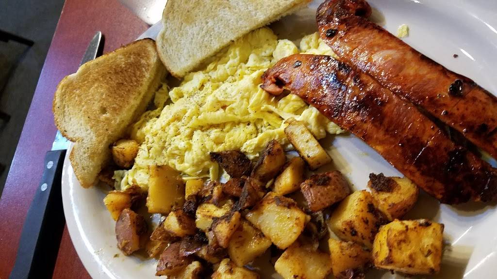 Daybreak Family Restaurant | restaurant | 337 W Center St, West Bridgewater, MA 02379, USA | 5085835341 OR +1 508-583-5341