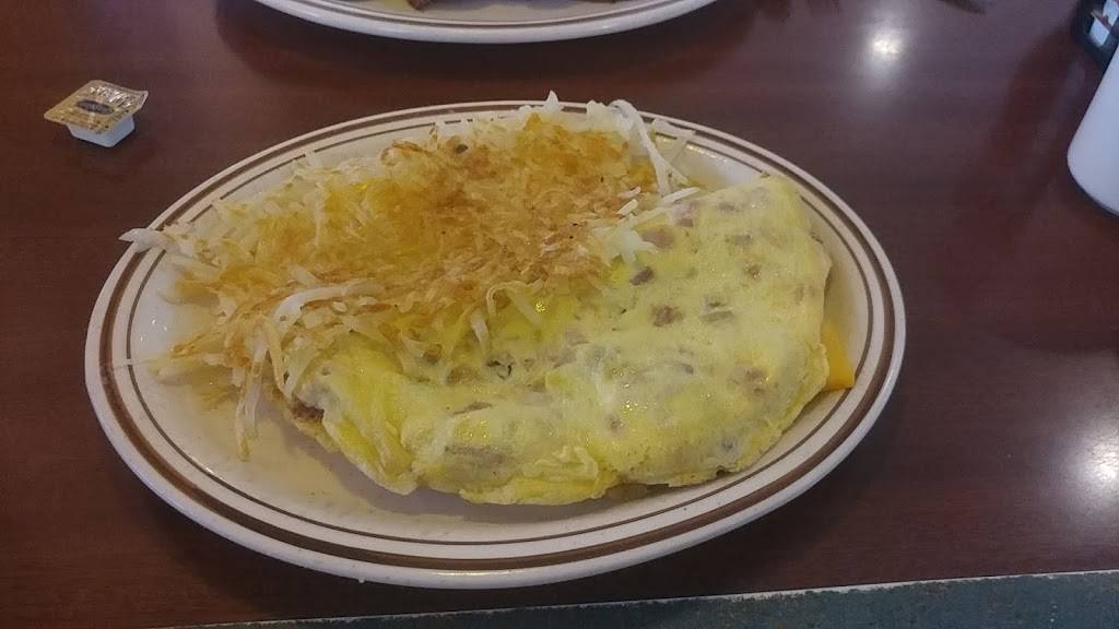 Great Lakes Family Restaurant | restaurant | 5834 Highland Rd, Waterford Twp, MI 48327, USA | 2487421846 OR +1 248-742-1846