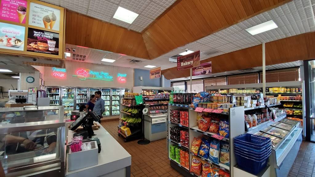 Braums Ice Cream & Burger Restaurant | restaurant | 3601 N Story Rd, Irving, TX 75062, USA | 9725946020 OR +1 972-594-6020