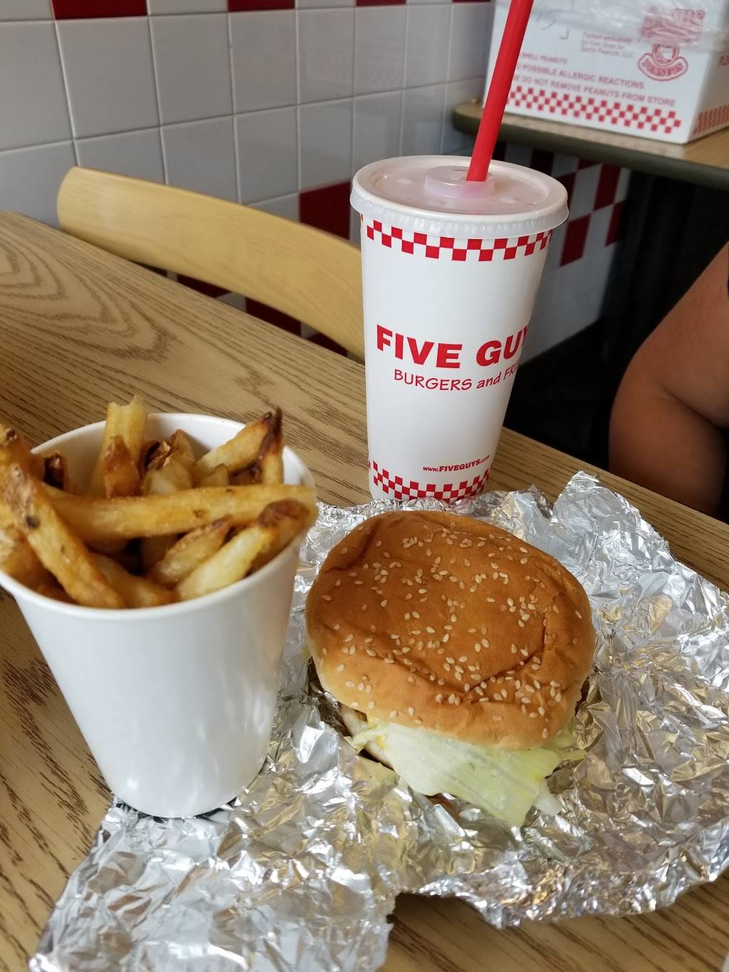 Five Guys | meal takeaway | 21 E Broad St, Westfield, NJ 07090, USA | 9082322499 OR +1 908-232-2499