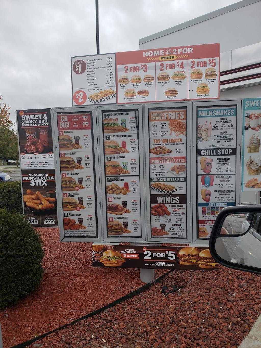 Rallys | restaurant | 7311 W 10th St, Indianapolis, IN 46214, USA | 3172711174 OR +1 317-271-1174