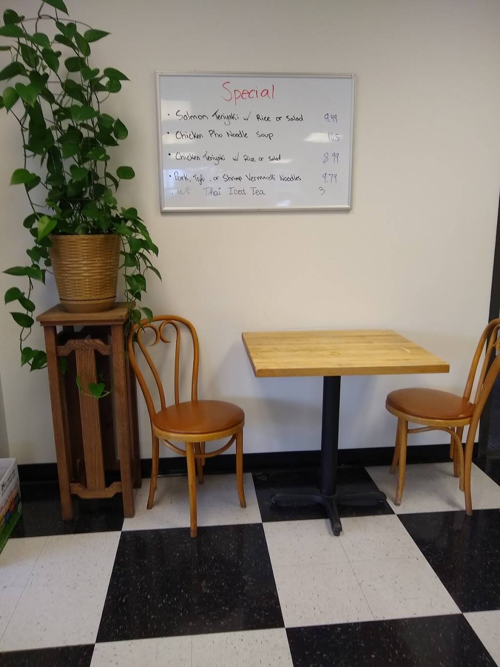 Cafe Banh Mi | restaurant | 10700 Meridian Ave N #106, Seattle, WA 98133, USA | 2063643354 OR +1 206-364-3354