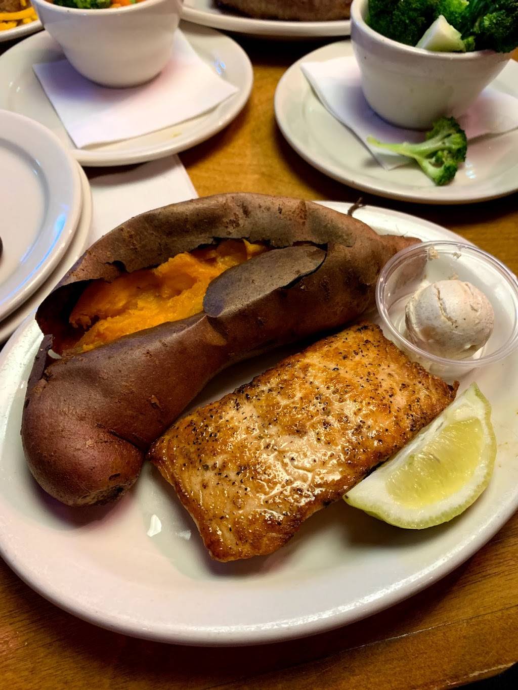 Texas Roadhouse | restaurant | 2600 W Happy Valley Rd, Phoenix, AZ 85085, USA | 6234344640 OR +1 623-434-4640