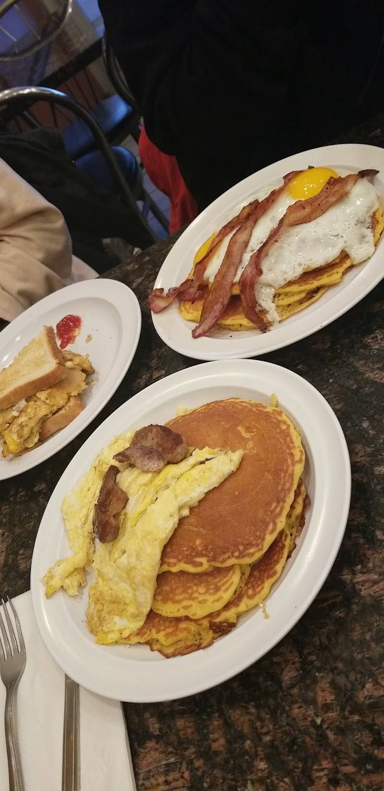 Zafis Luncheonette | restaurant | 500 Grand St, New York, NY 10002, USA | 2125332415 OR +1 212-533-2415