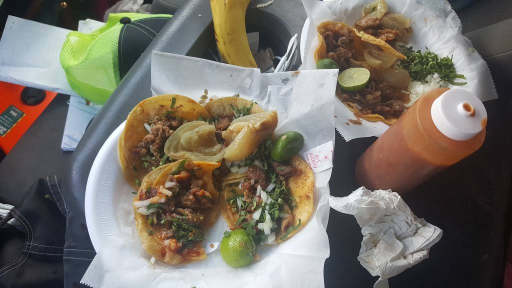 Delmitas Pollos Y Pupusas | restaurant | 9567 Airline Dr, Houston, TX 77037, USA | 2812172844 OR +1 281-217-2844