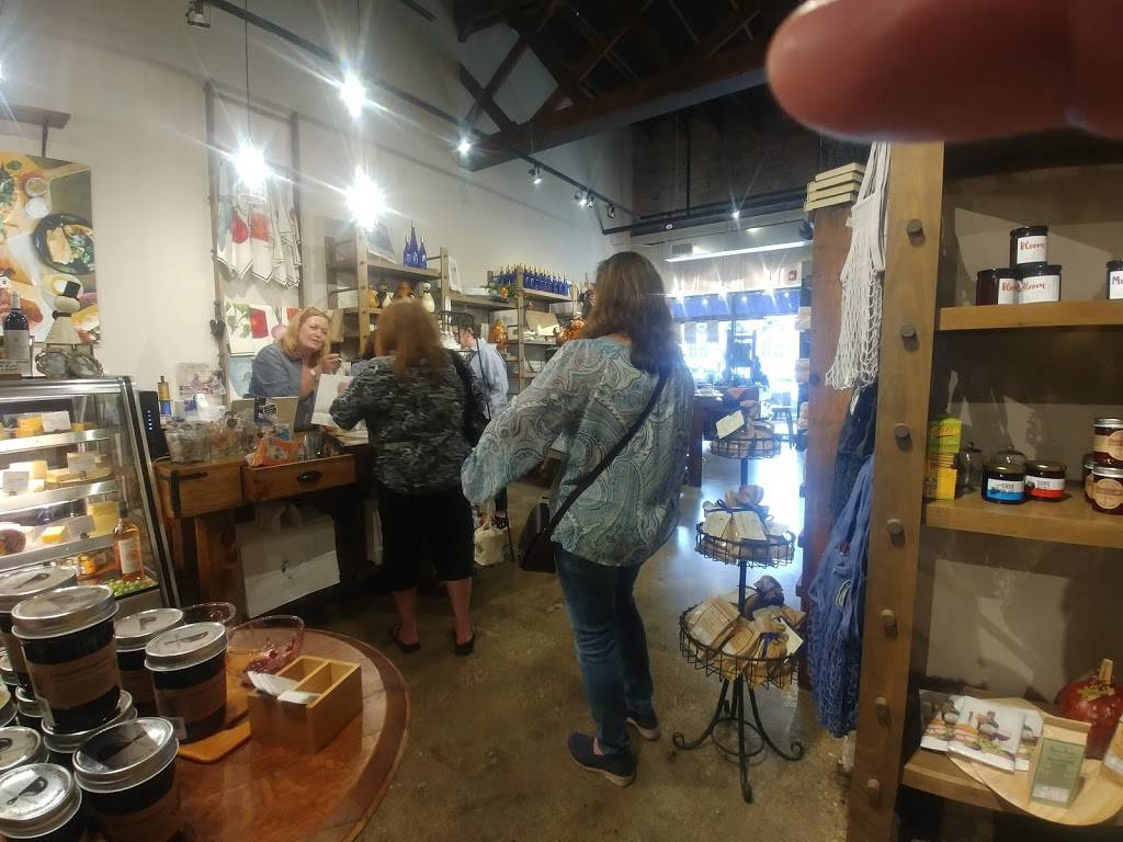 The Royal Wren | restaurant | 11 S 3rd St, Geneva, IL 60134, USA | 3312480344 OR +1 331-248-0344