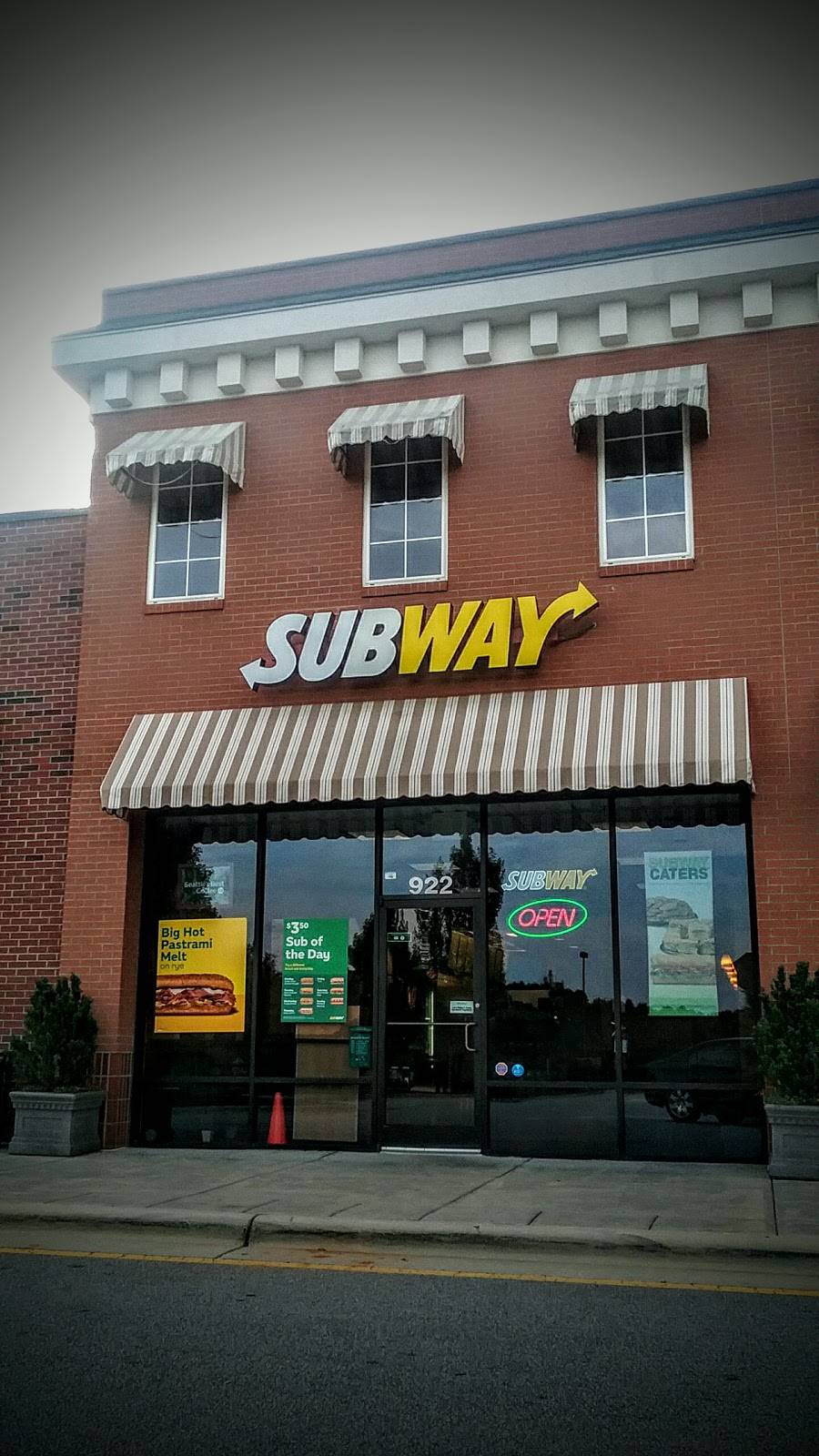 Subway | restaurant | 922 Gateway Commons Cir, Wake Forest, NC 27587, USA | 9195625700 OR +1 919-562-5700