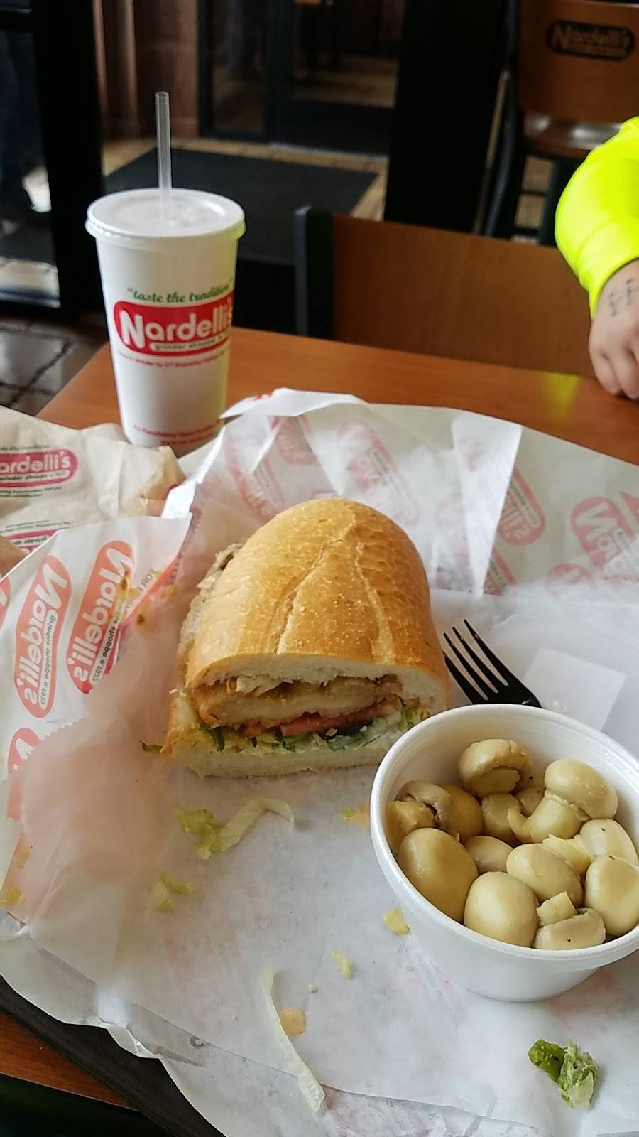 Nardellis Grinder Shoppe | restaurant | 515 Watertown Ave, Waterbury, CT 06708, USA | 2037537400 OR +1 203-753-7400