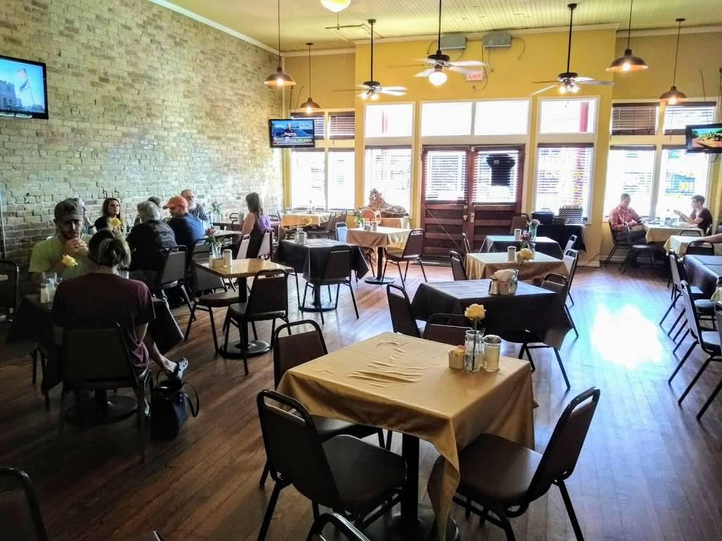 Henrys Restaurant | restaurant | 215 S Commerce St, Lockhart, TX 78644, USA | 5123984609 OR +1 512-398-4609