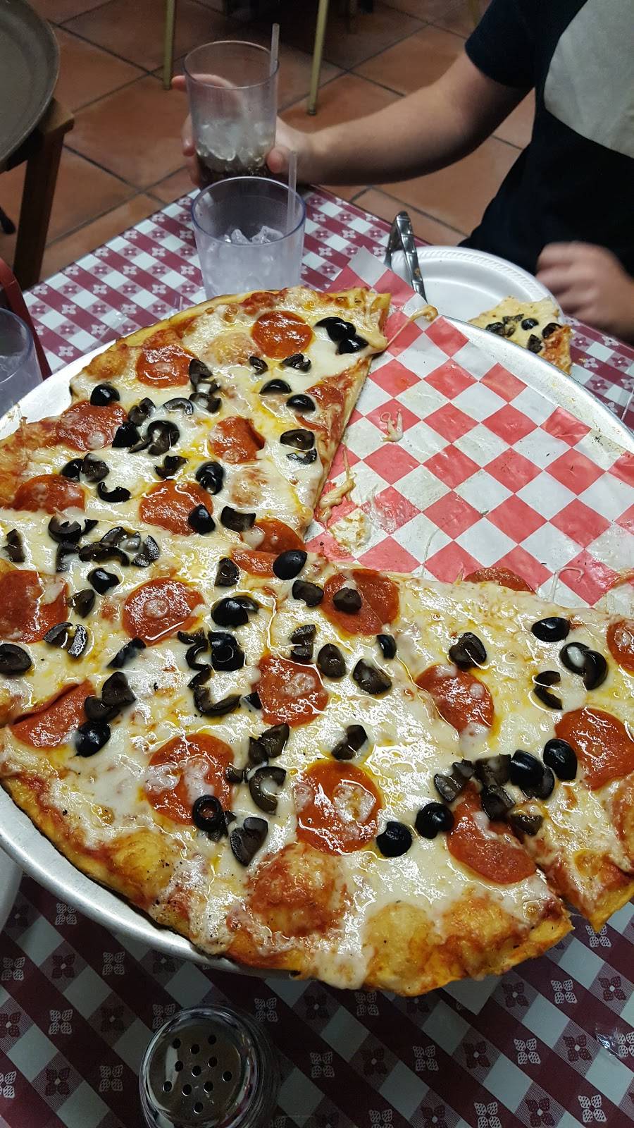 7-Mile Pizzeria | restaurant | 2264 Overseas Hwy, Marathon, FL 33050, USA | 3057437200 OR +1 305-743-7200