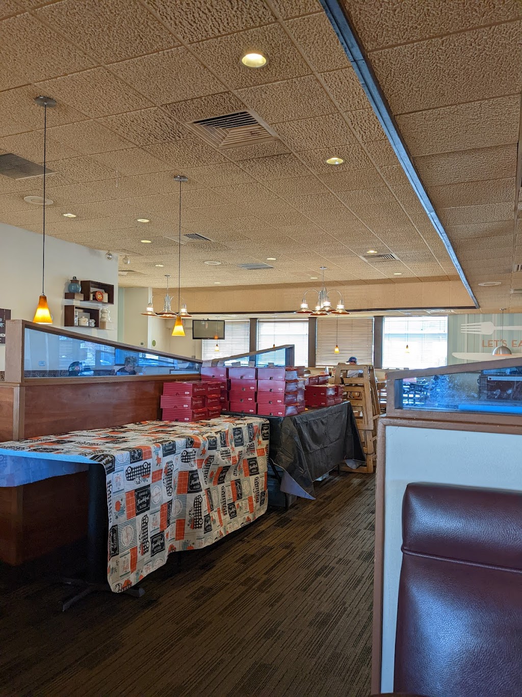 Village Inn | bakery | 6300 San Mateo Blvd NE, Albuquerque, NM 87109, USA | 5058215900 OR +1 505-821-5900