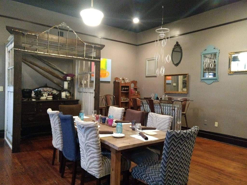 Chandelier | restaurant | 575 S Royal St, Jackson, TN 38301, USA | 7315542221 OR +1 731-554-2221